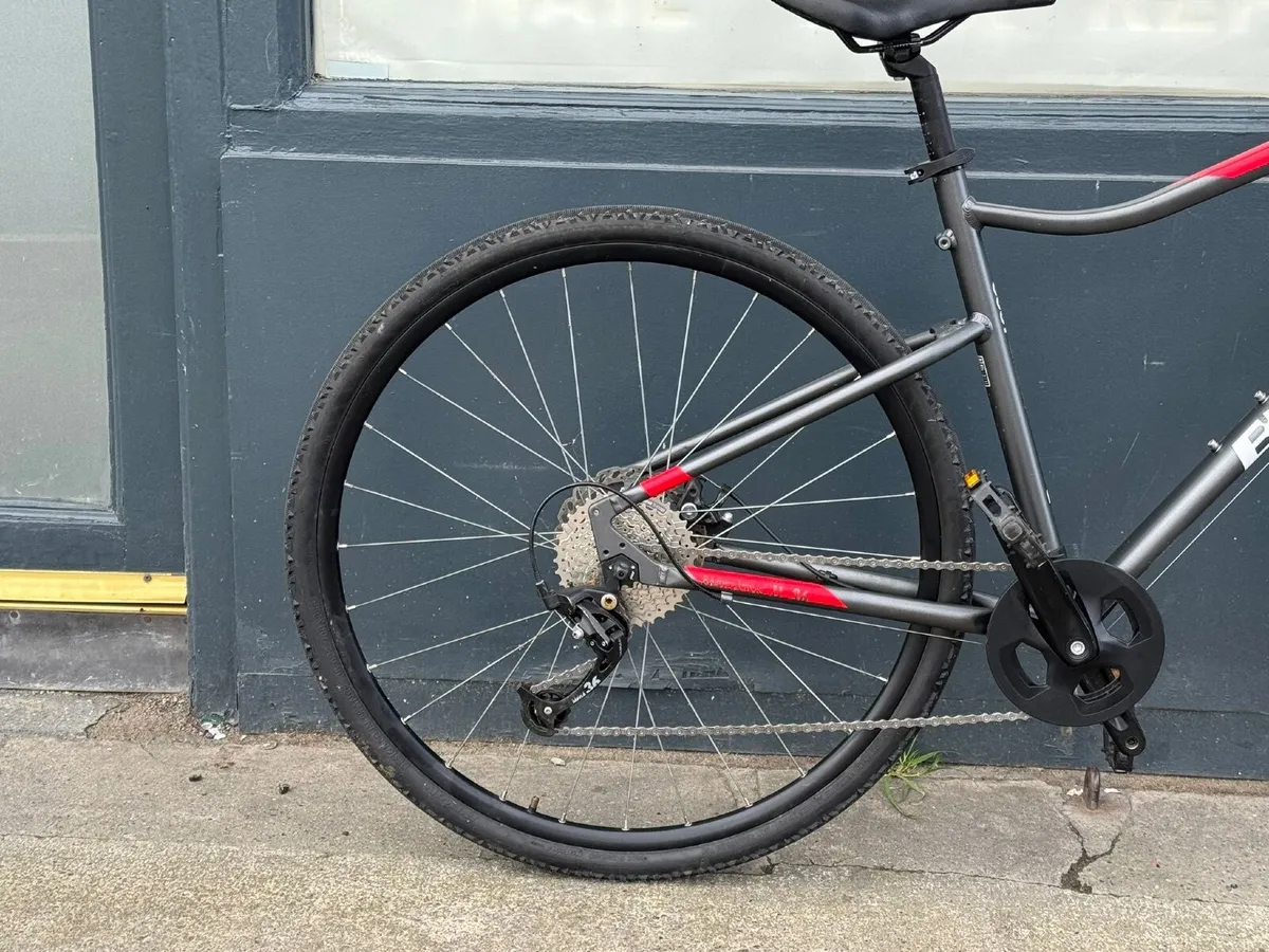 Btwin hybrid bike ❗️Open 7 days of the week ❗️ - Image 3