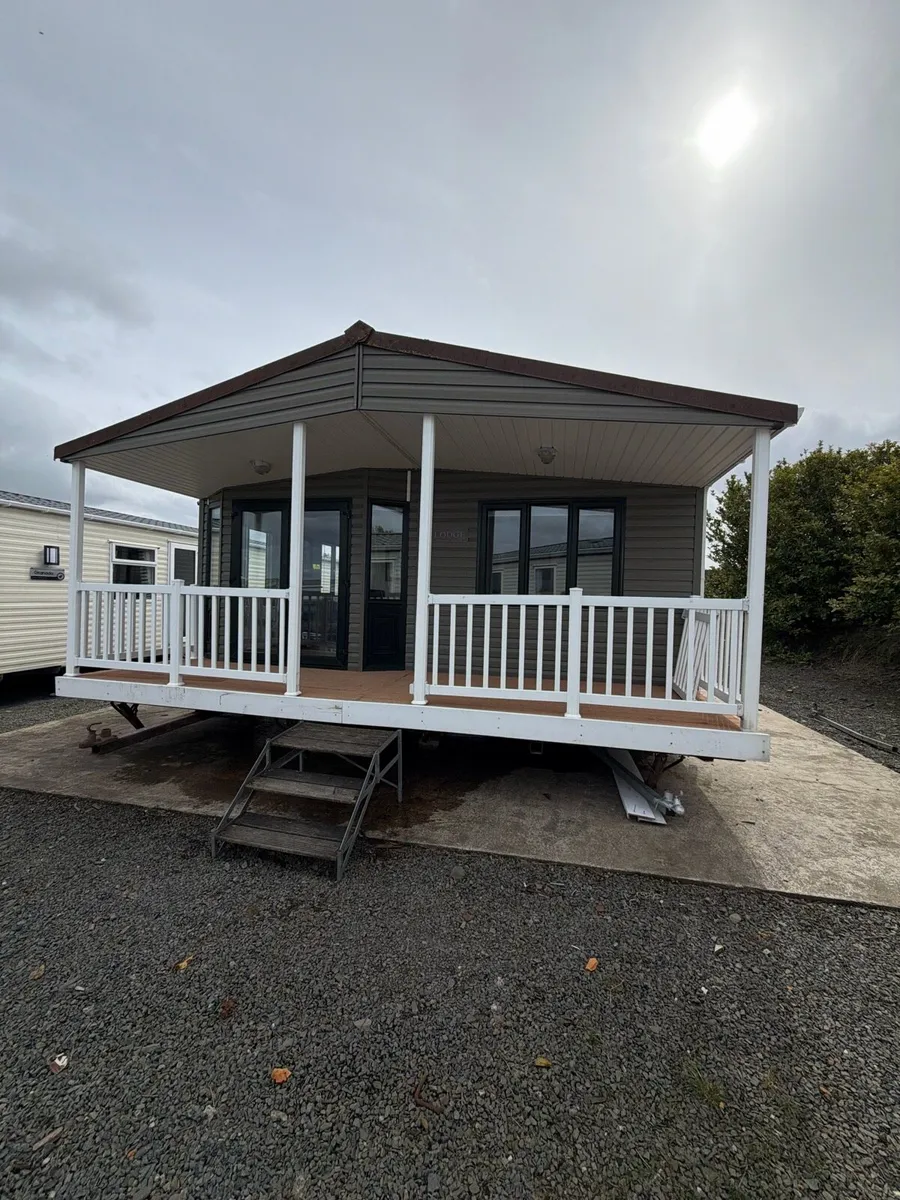 Brentmere Lodge 🔥 33 x 20 / 2 Bedroom - Image 1