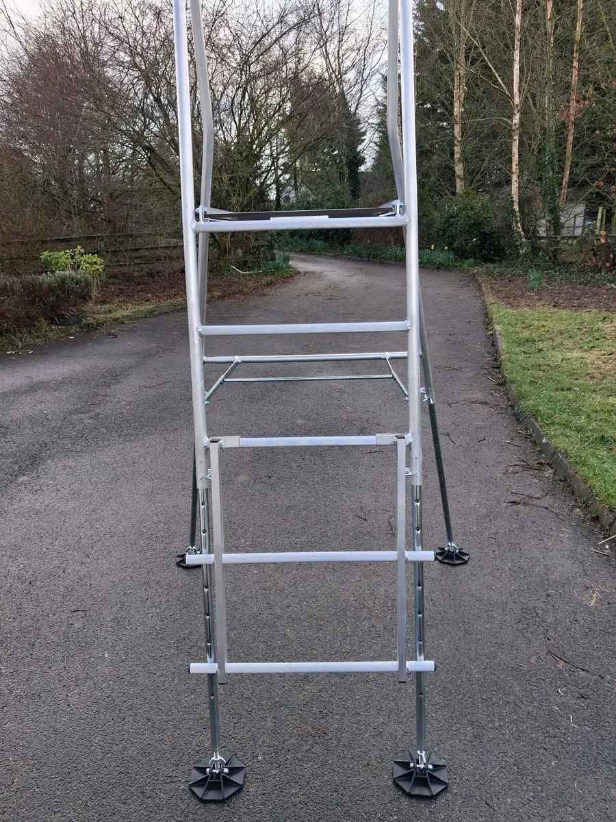 Henchman platform ladder,  junior model - Image 2