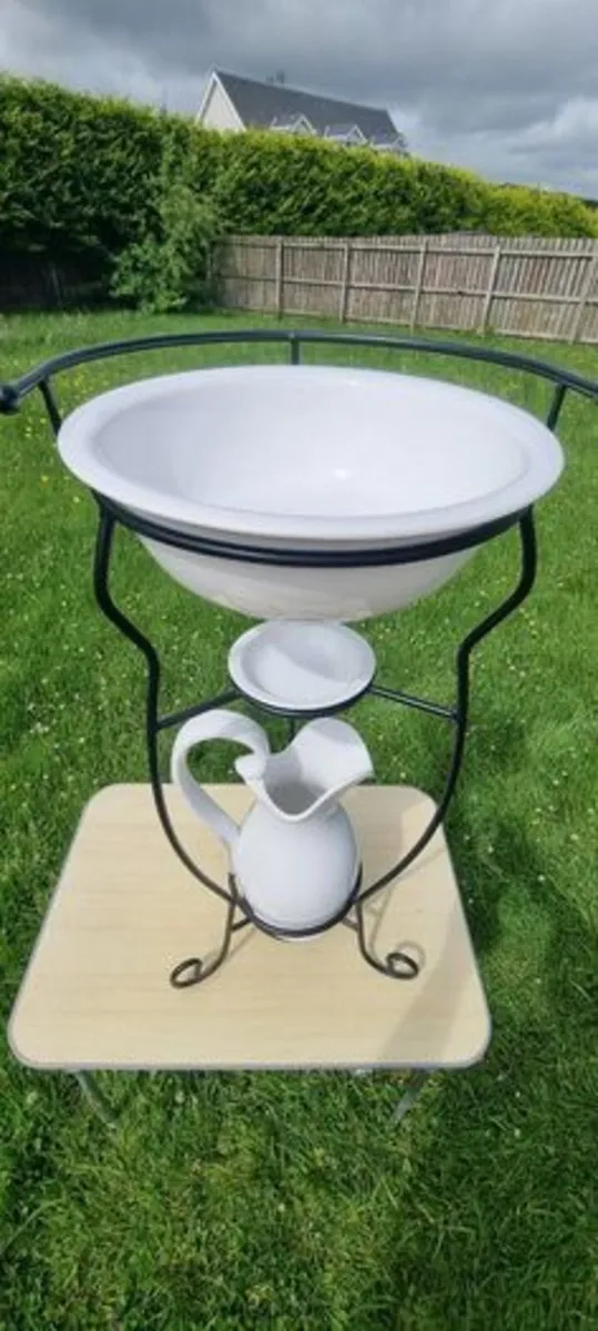 Vintage washbasin on a metal stand - Image 4