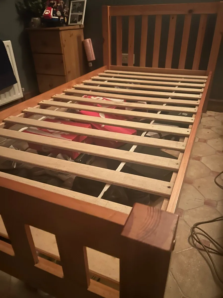 single bed - Image 1