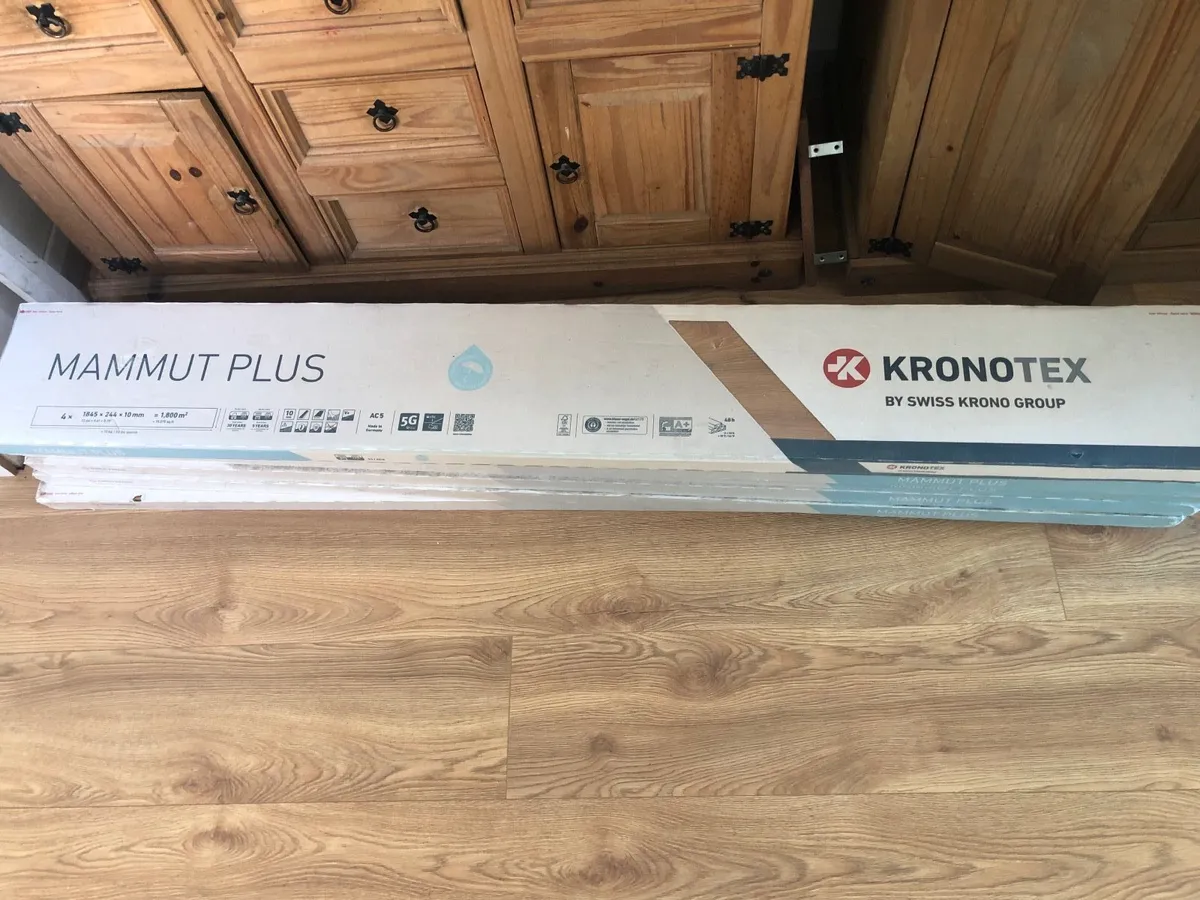 Laminate flooring - Image 1