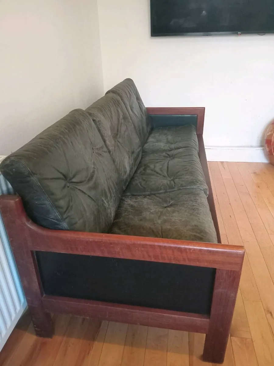 mid century teak and black leather sofa - Image 3