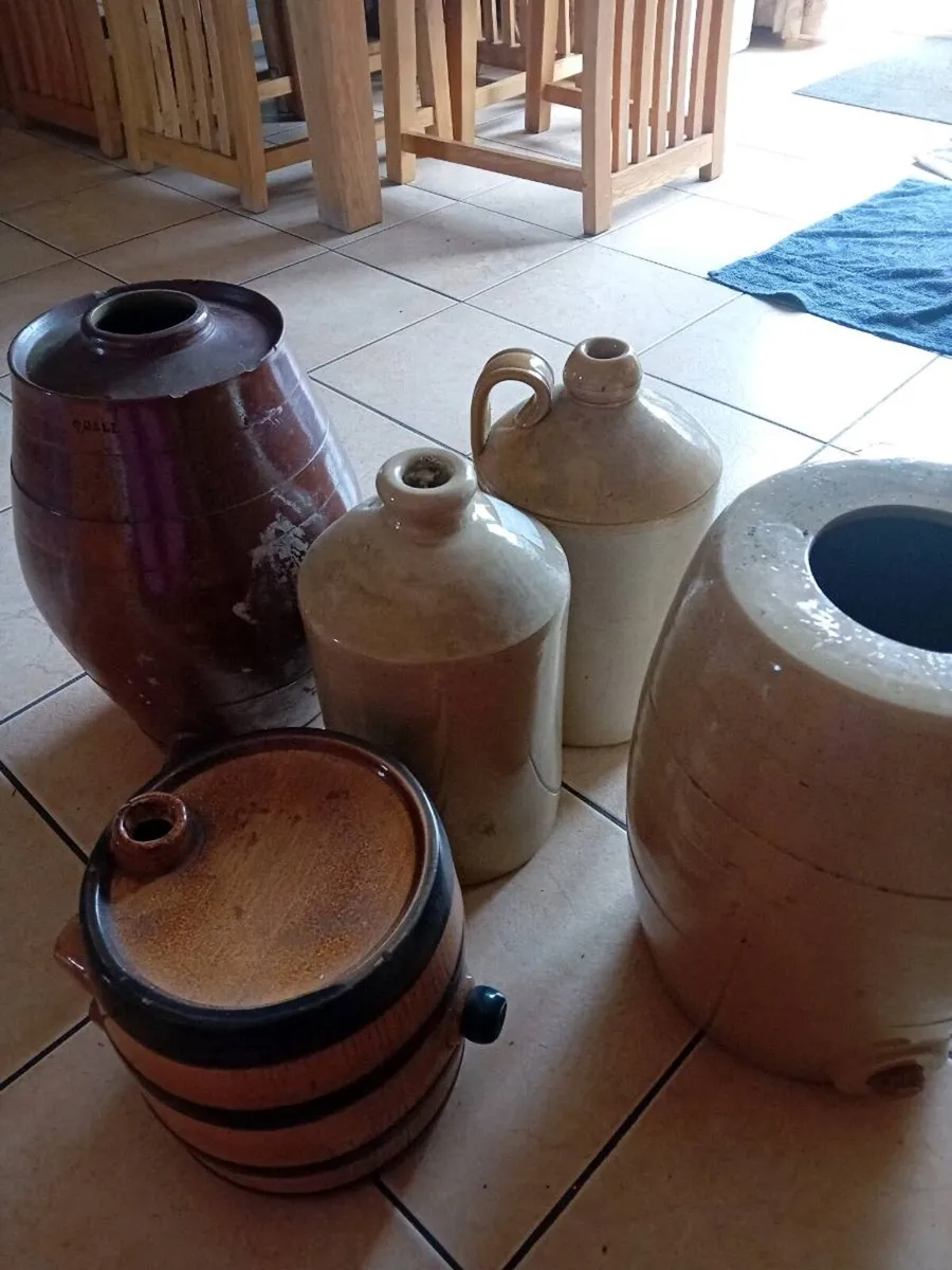 ANTIQUE AND COLLECABLES - Image 2