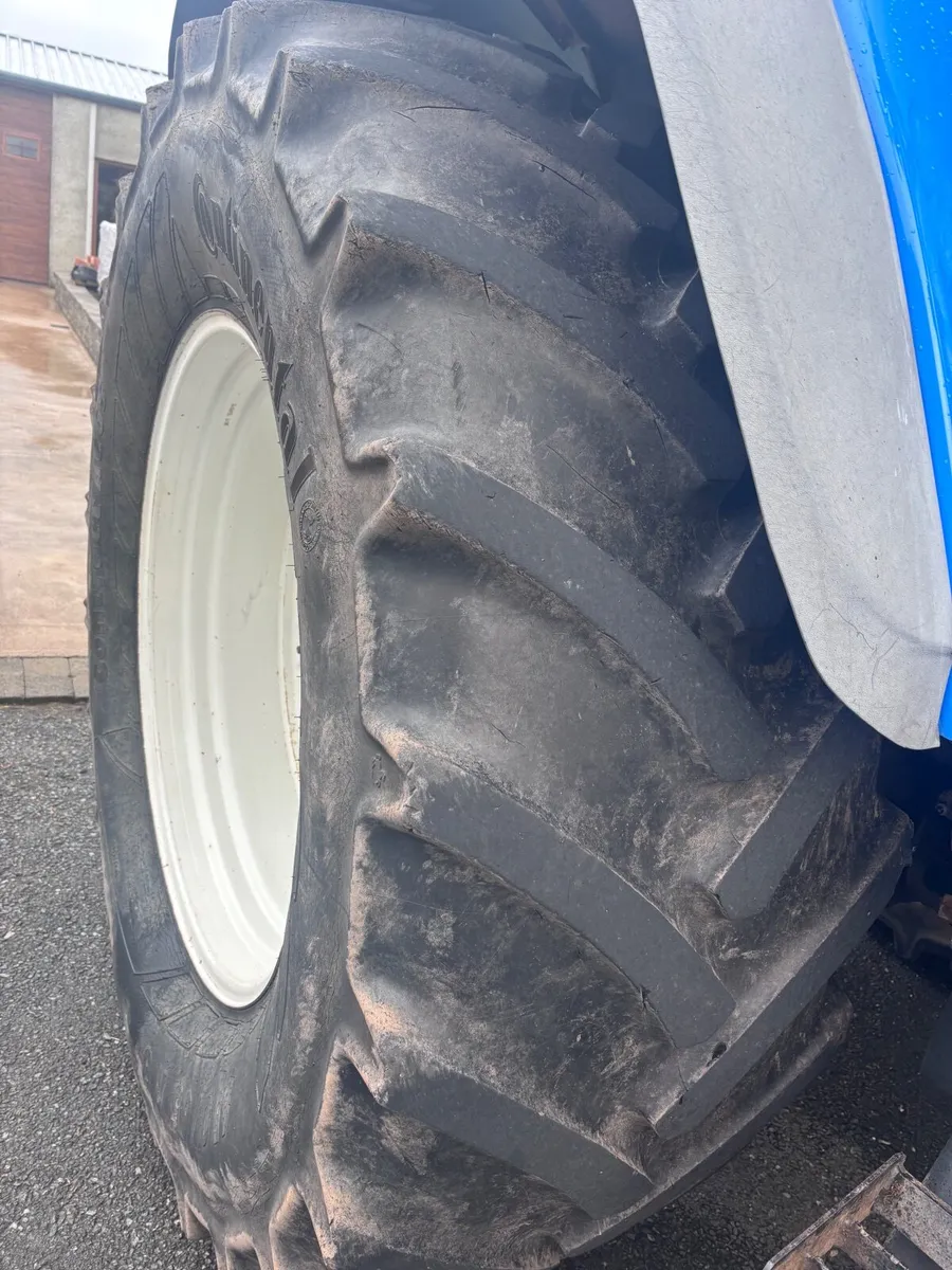 New Holland TM125  2002 - Image 4