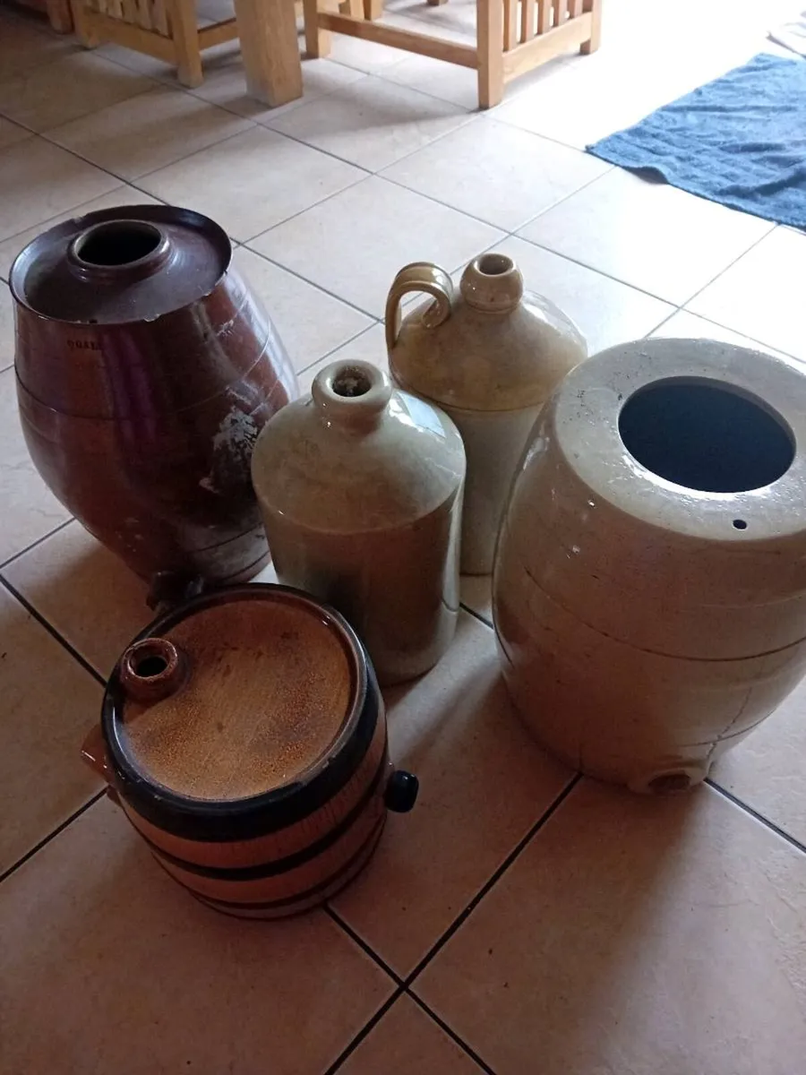 ANTIQUE AND COLLECABLES - Image 1