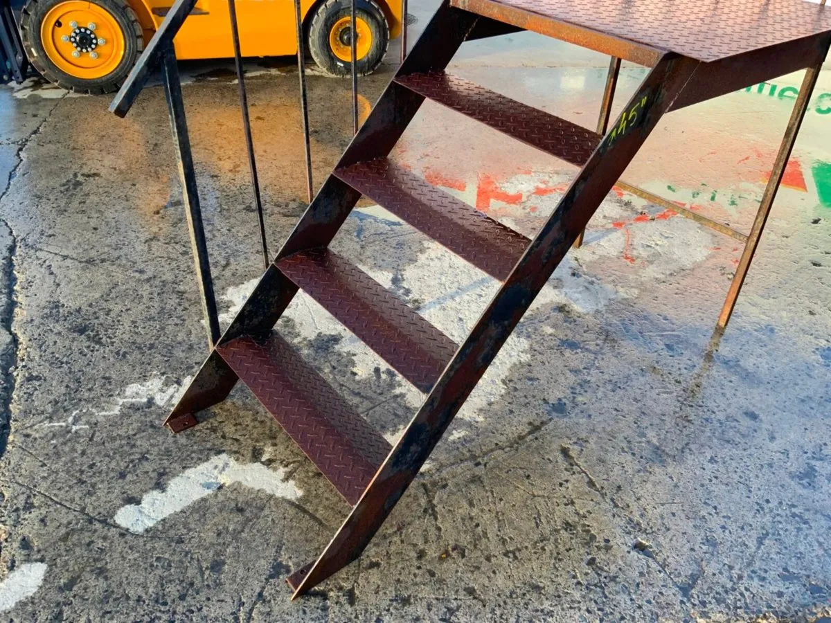 PREFAB / PORTACABIN ACCESS STAIRS. - Image 3