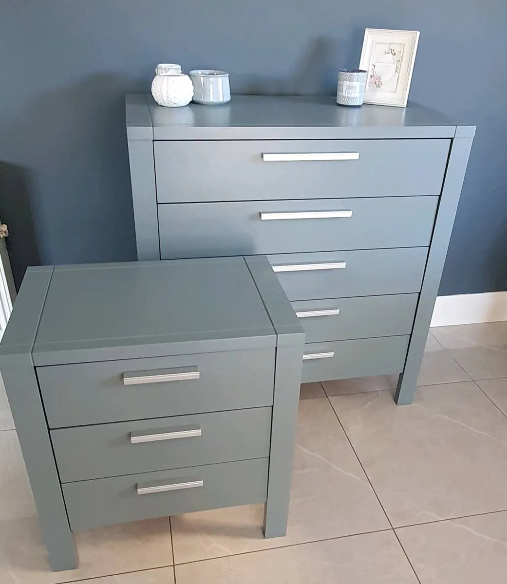 Chest of Drawers & Matching Bedside Locker - Image 2