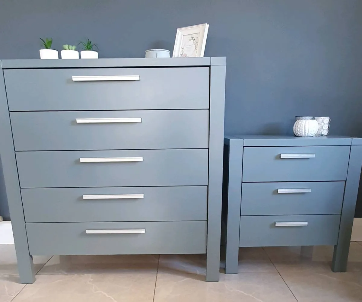 Chest of Drawers & Matching Bedside Locker - Image 3