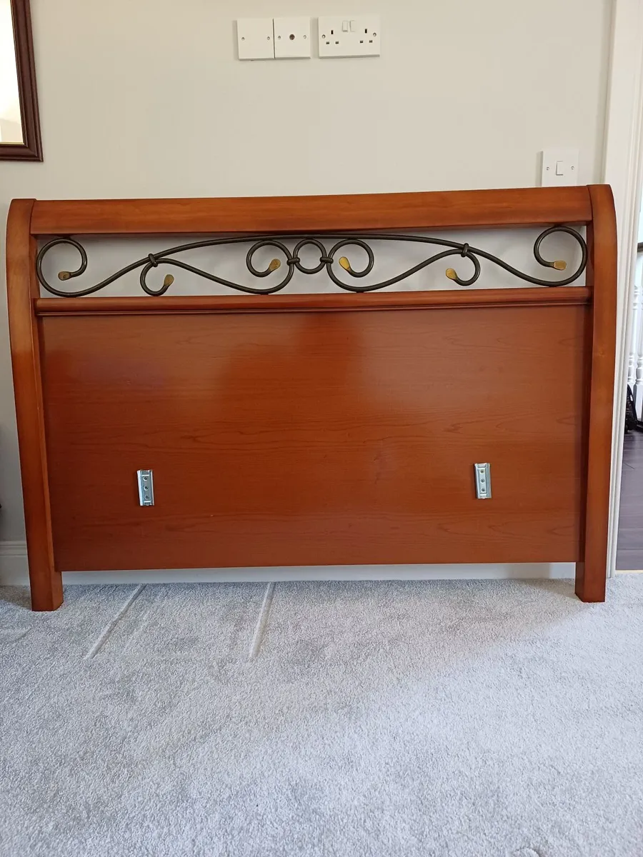 Wood headboard - Image 1