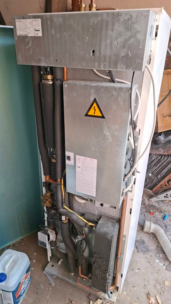 16 kW Hitachi heat pump. - Image 2