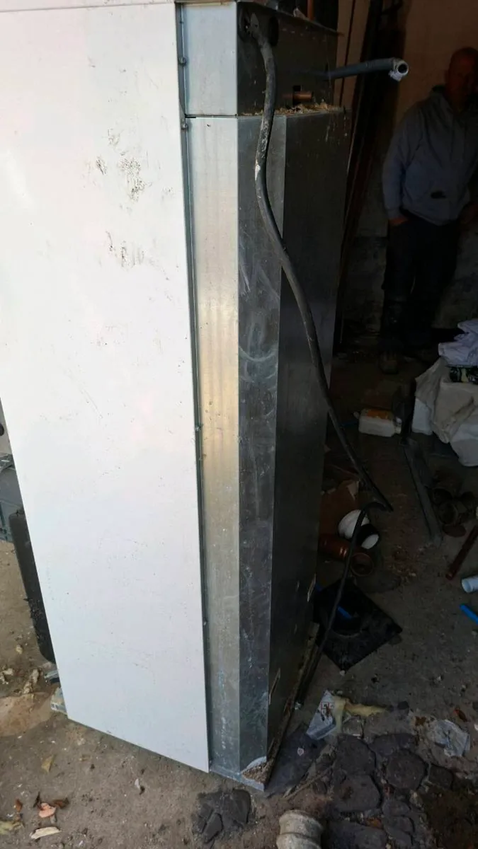 16 kW Hitachi heat pump. - Image 3