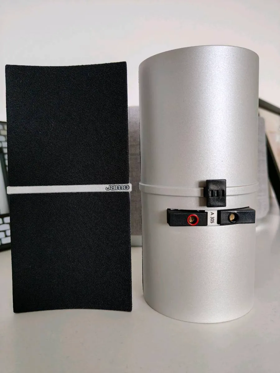 2 x Jamo A305🔊🎶🎵🎶🎵Cinema Surround Speaker🔊🎵 - Image 1