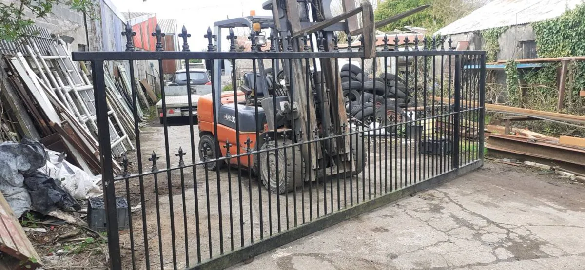 Sliding gate with motor cheap to clear - Image 1