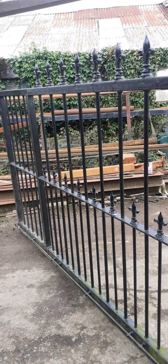 Sliding gate with motor cheap to clear - Image 3