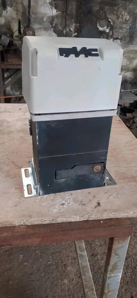 Sliding gate with motor cheap to clear - Image 4