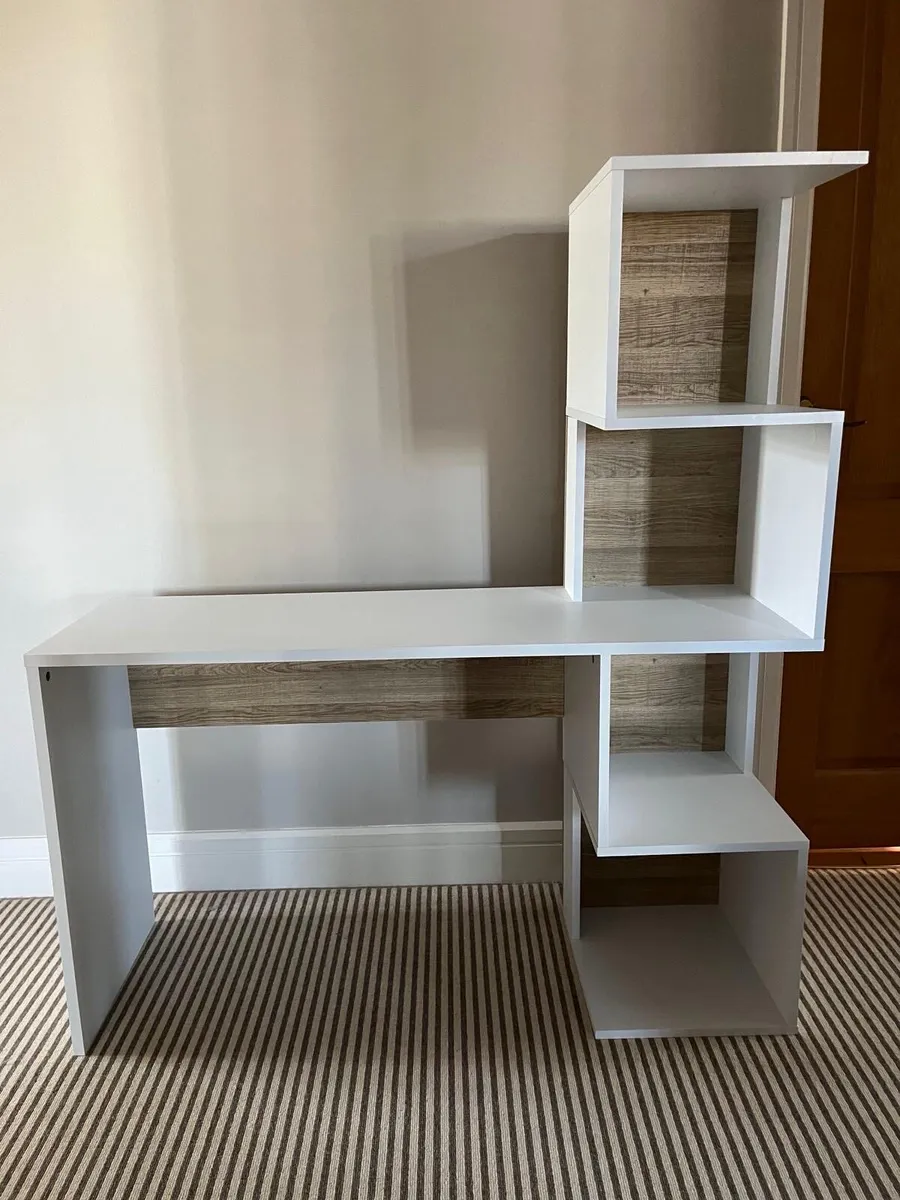 Desk with storage shelves - Image 1