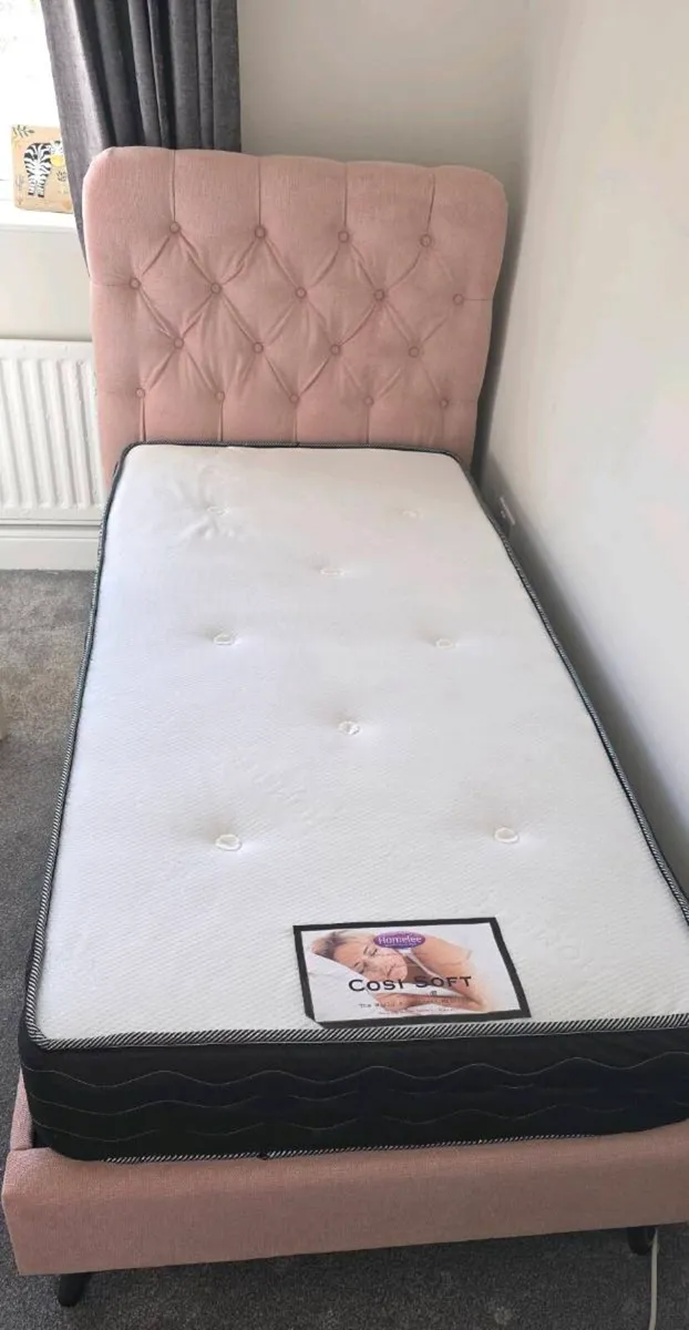 Single bed with mattress - Image 1