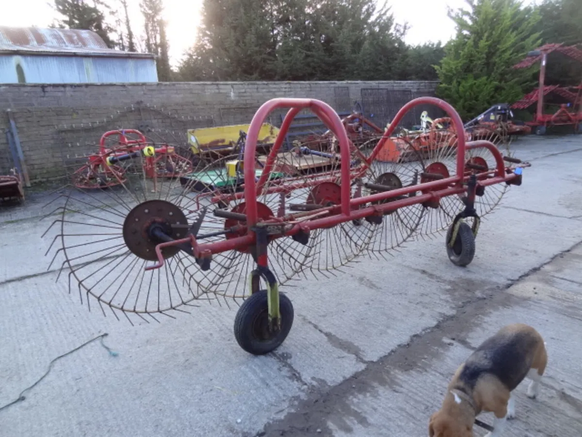 Choice of Vicon 6 Wheeled Trailed Acrobat - Image 3