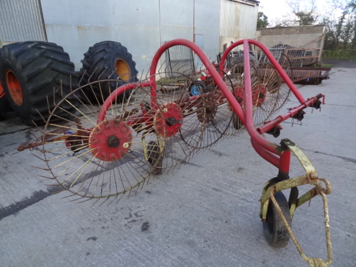 Choice of Vicon 6 Wheeled Trailed Acrobat - Image 2