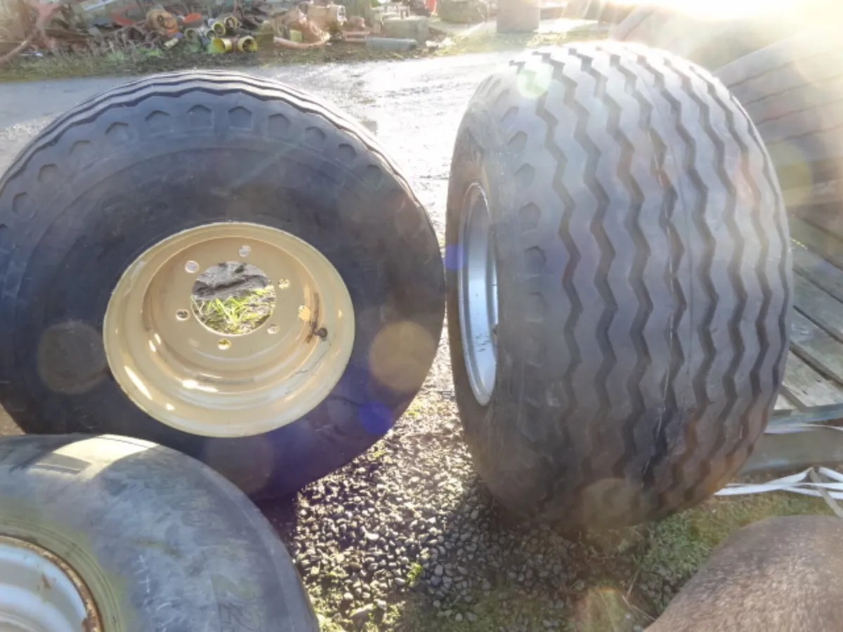 BKT Floatation Wheels 6 Stud 400/60 -15.5 - Image 4