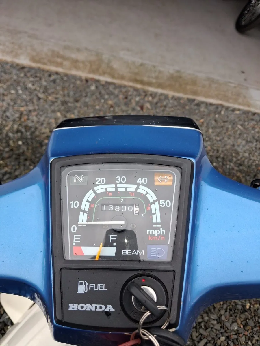 2002 Honda C90 Cub - Image 4