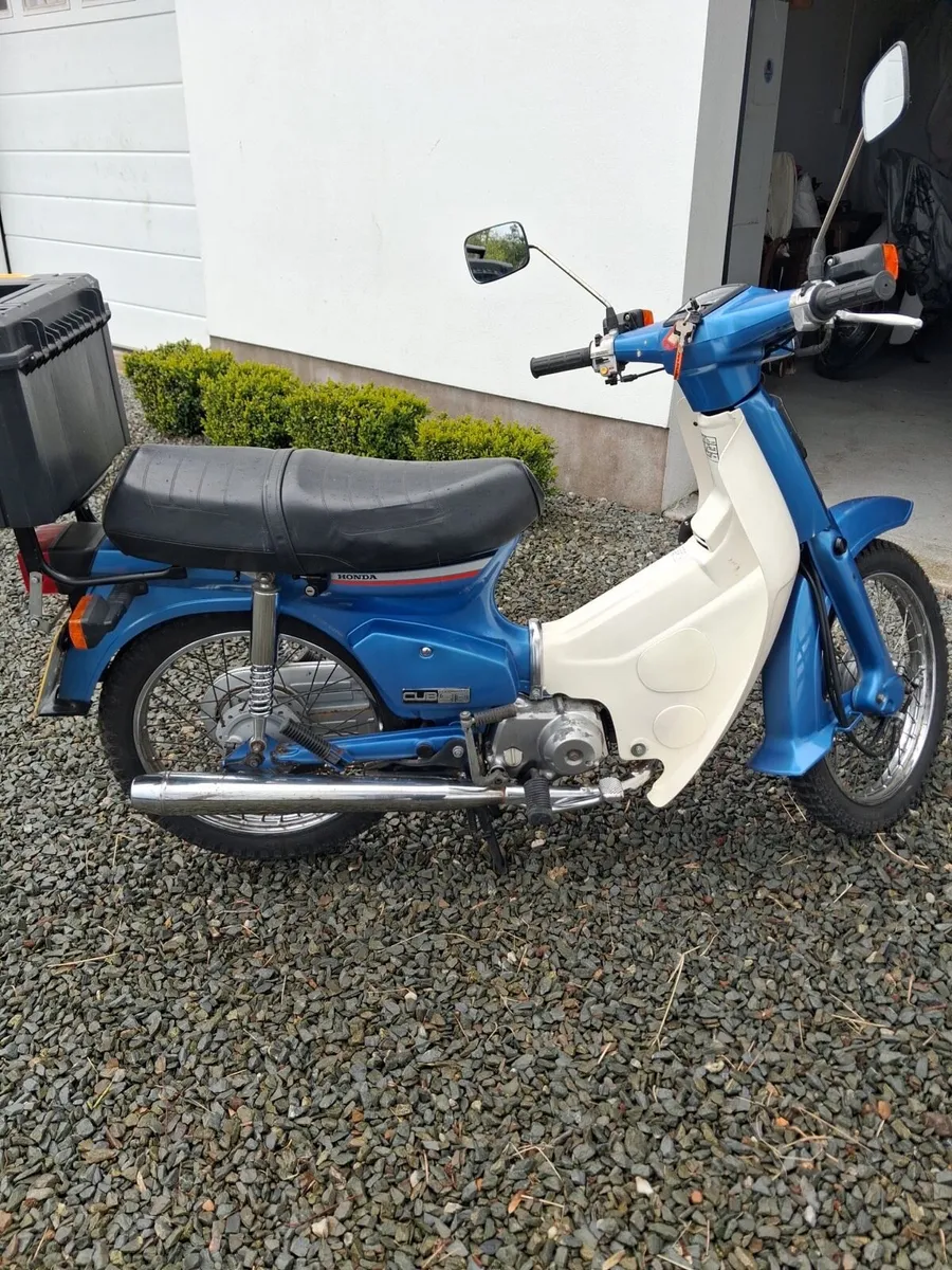2002 Honda C90 Cub - Image 2