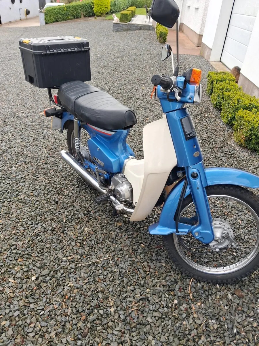 2002 Honda C90 Cub - Image 3