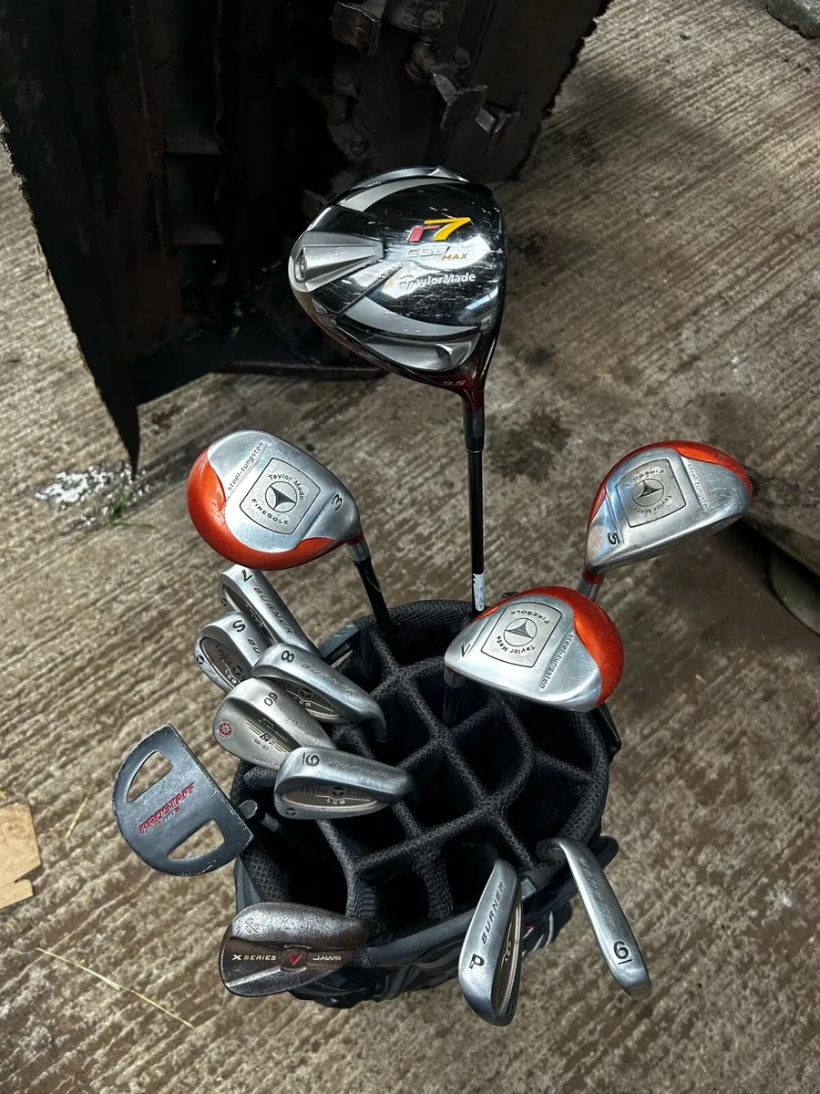 Golf clubs and bag - Image 1