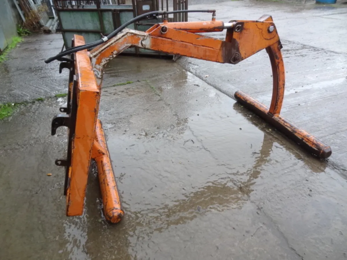 Elephant Bale Grab - Image 3