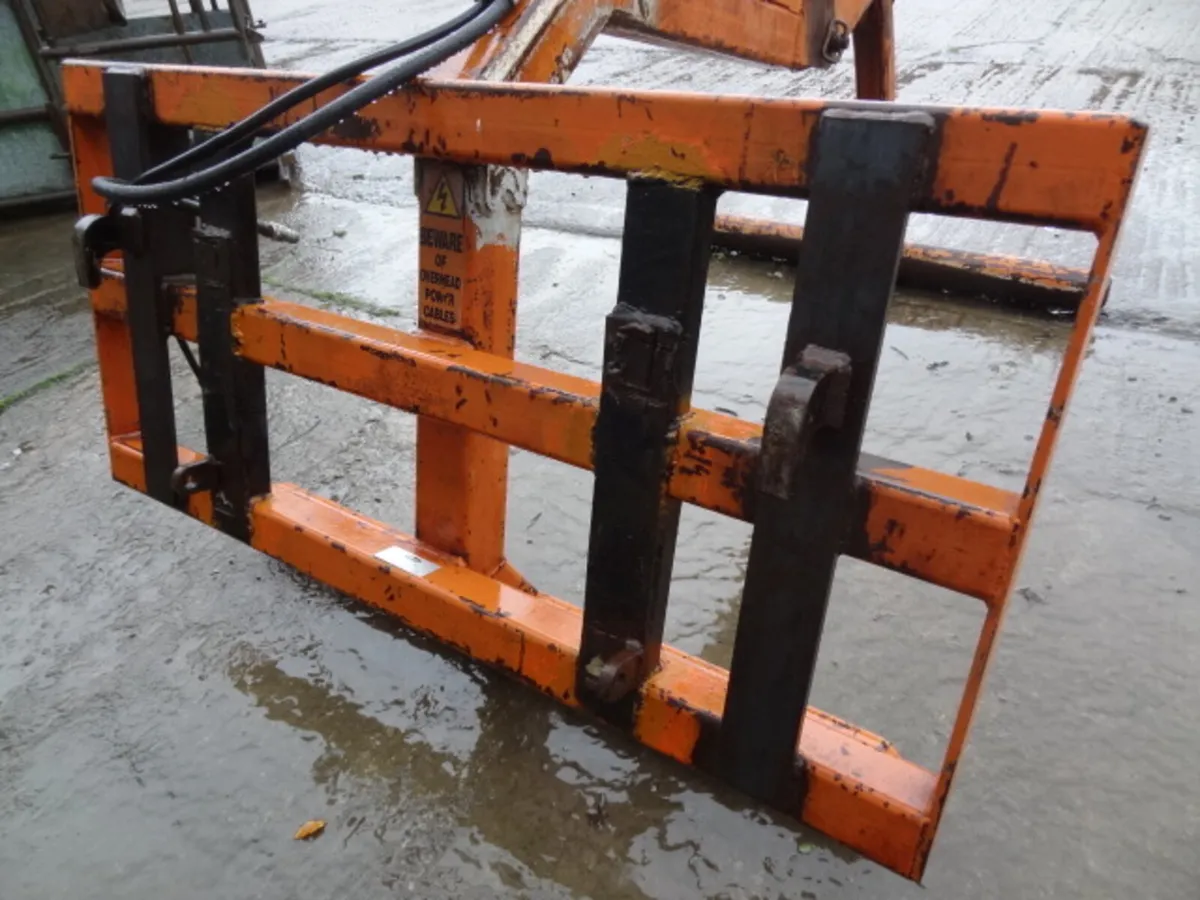 Elephant Bale Grab - Image 4