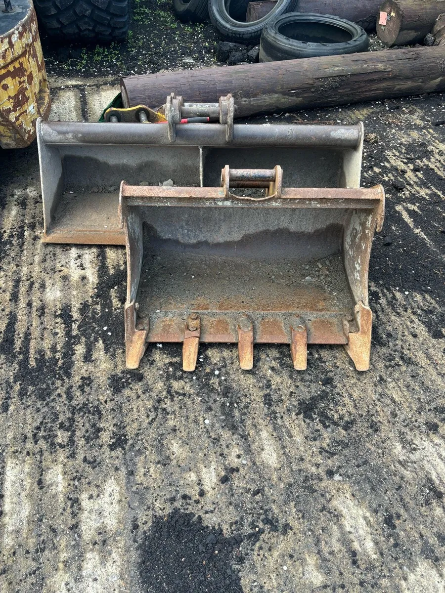 Quick hitch and buckets - Image 1