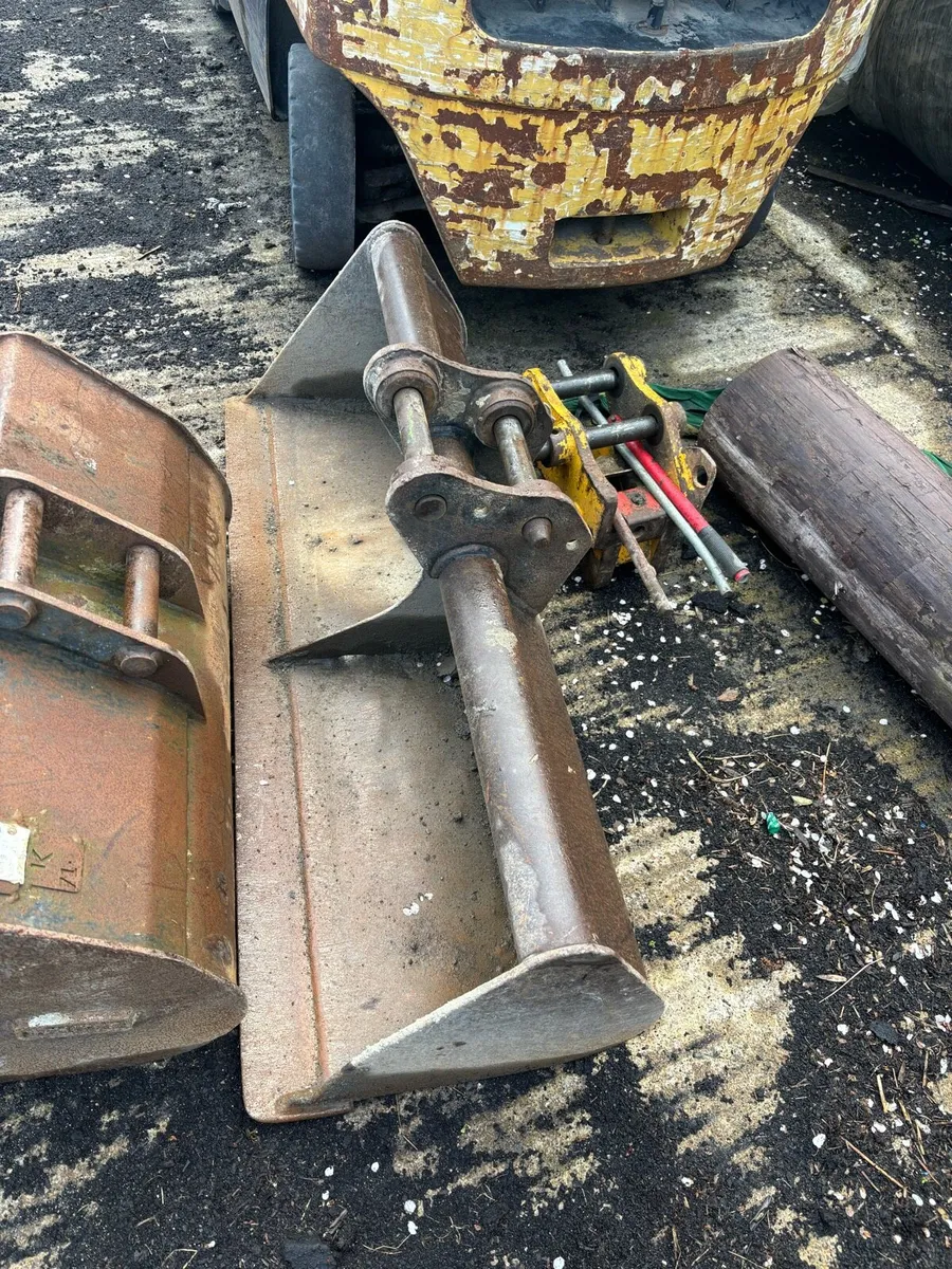 Quick hitch and buckets - Image 3