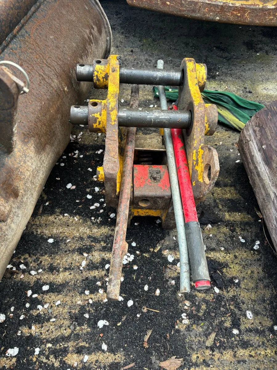 Quick hitch and buckets - Image 2