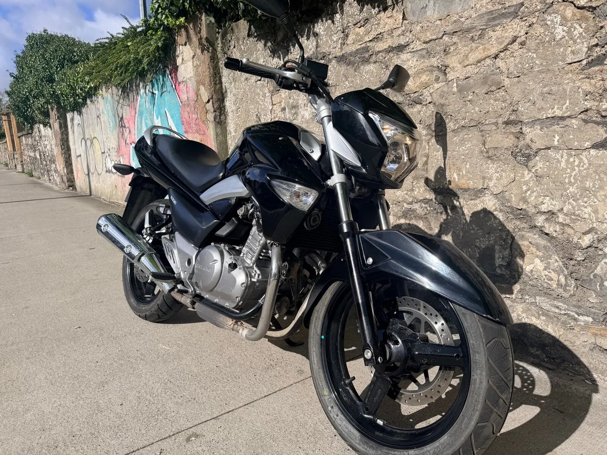 Suzuki Inazuma 250cc - Image 1