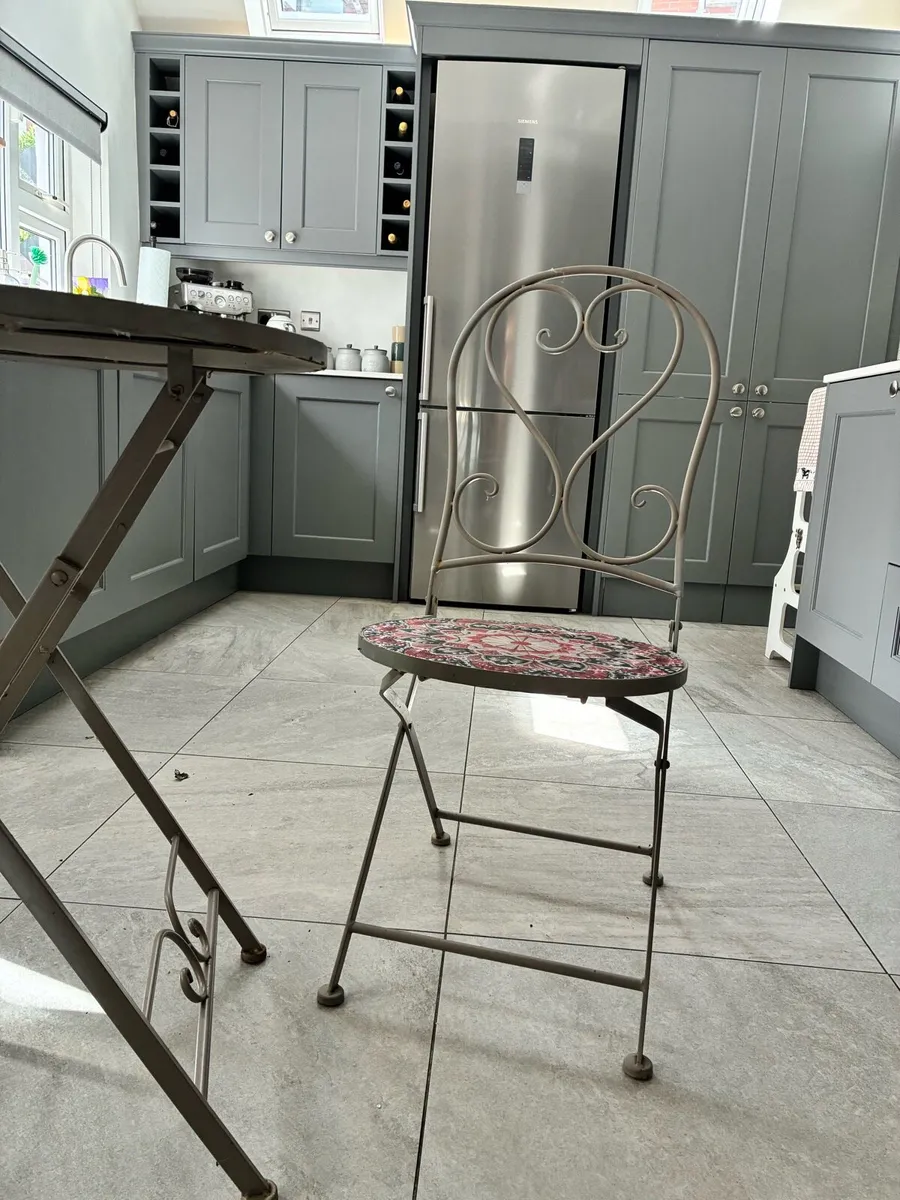 Garden table and chairs - Image 3