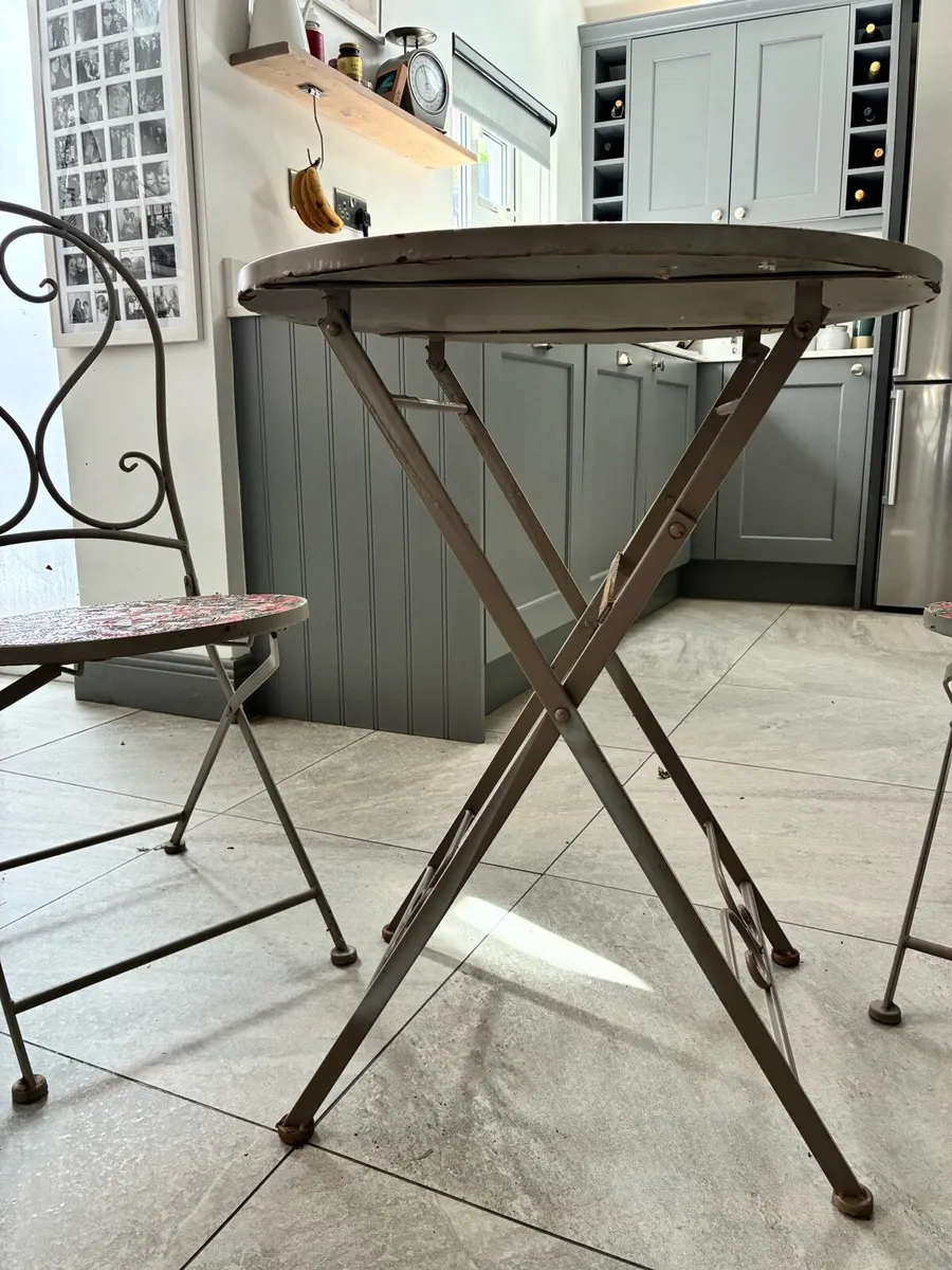 Garden table and chairs - Image 4