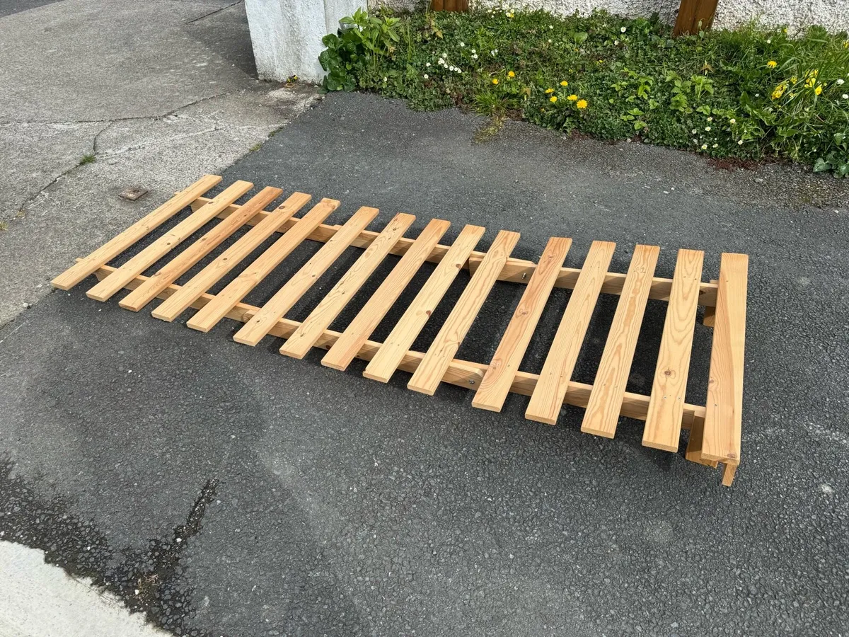 Chair/bed frame - Image 1