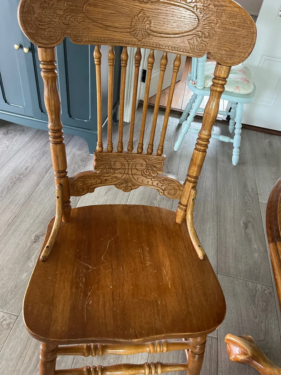 Solid oak extending table and 4 chairs 2carvers - Image 4