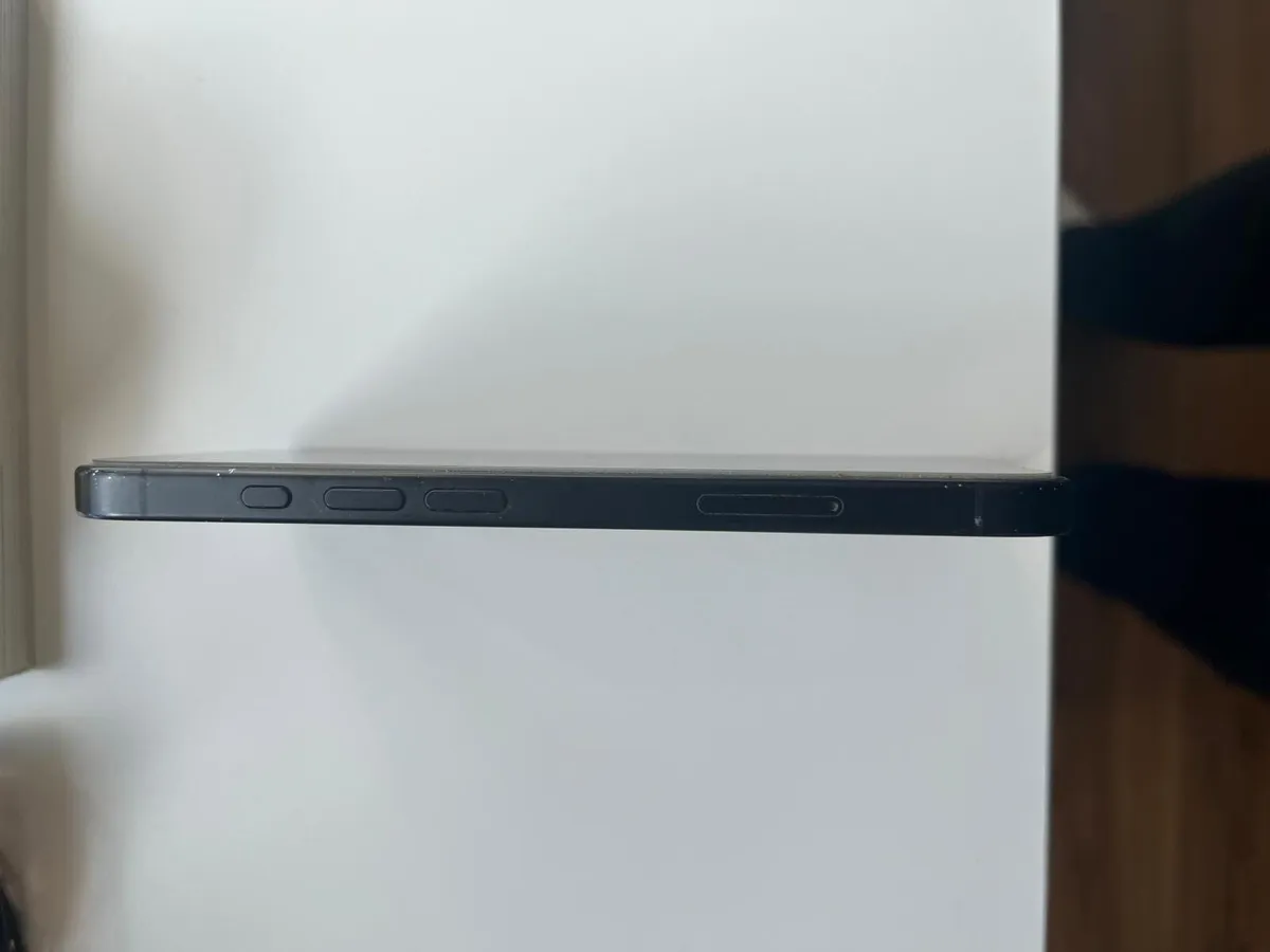 I phone 16 - Image 3