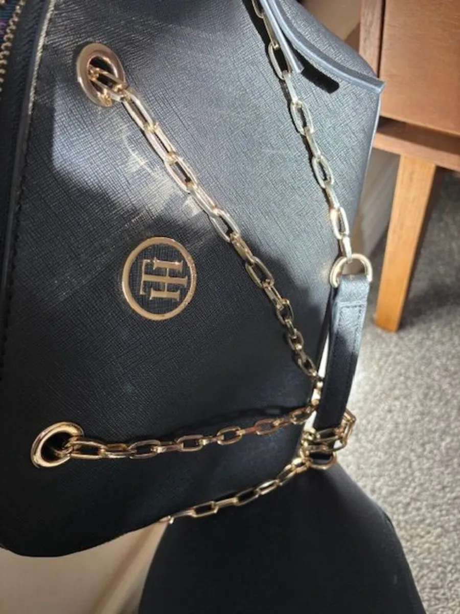 Tommy Hilfiger Handbag - Image 4