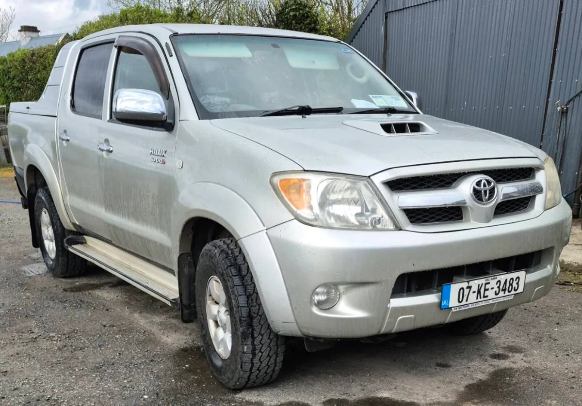 Toyota Hilux Automatic - Image 2