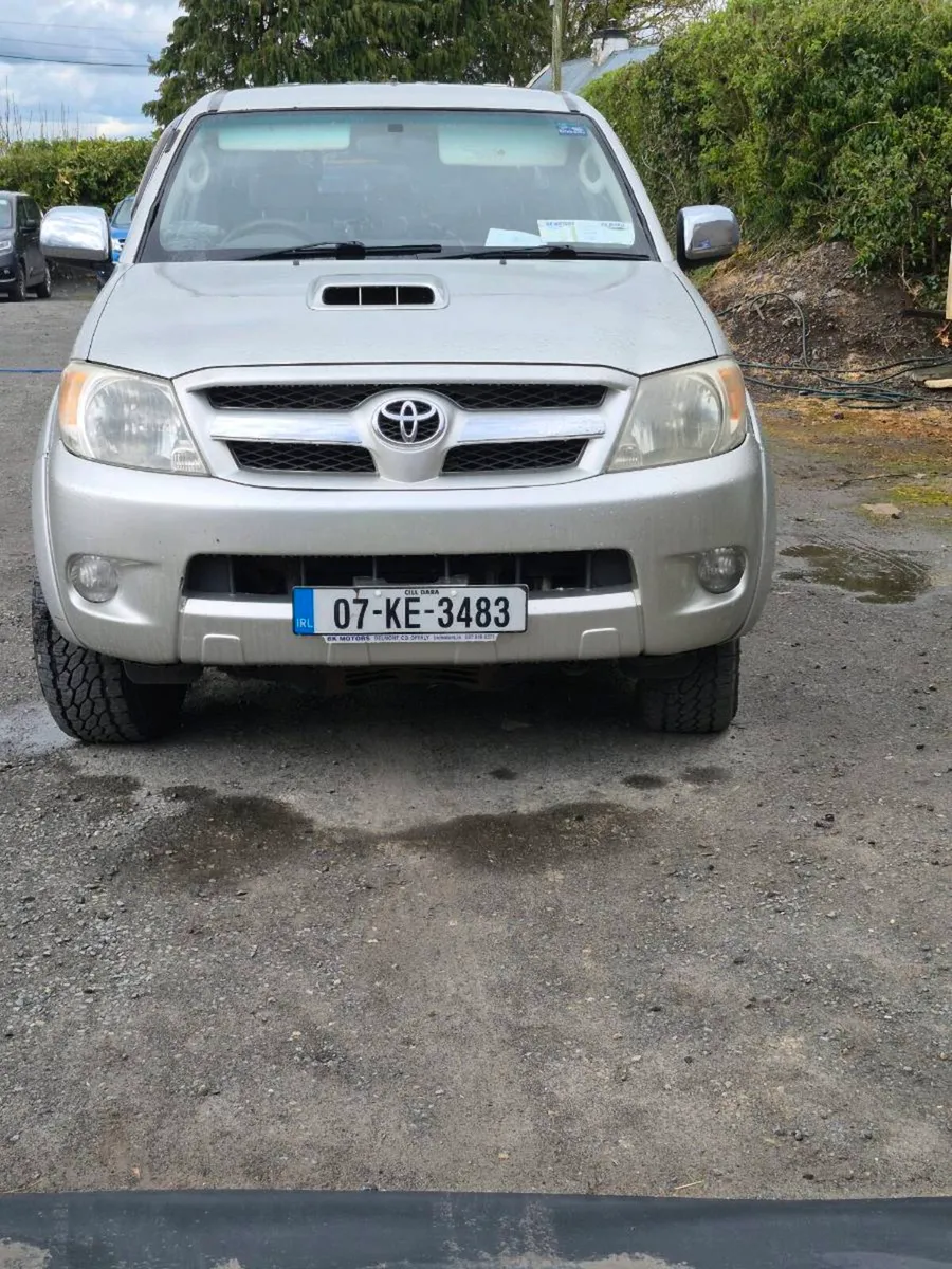 Toyota Hilux Automatic - Image 3