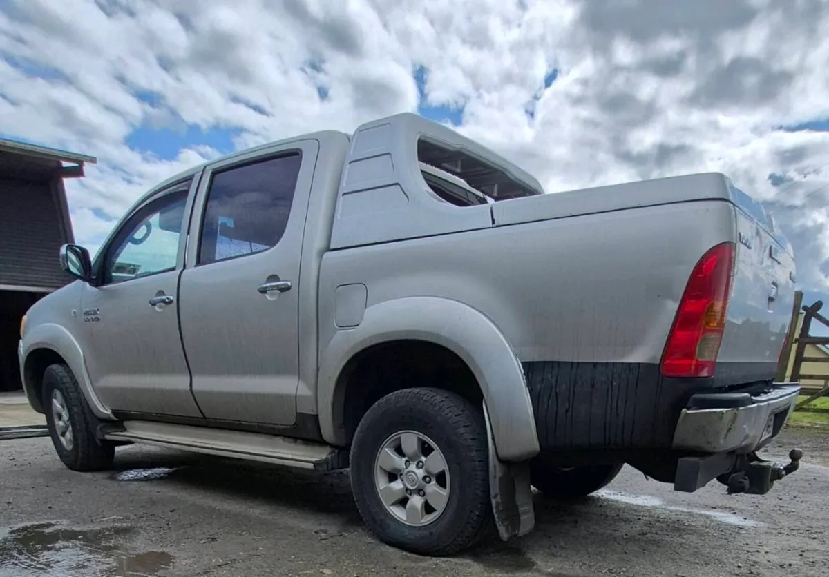 Toyota Hilux Automatic - Image 4