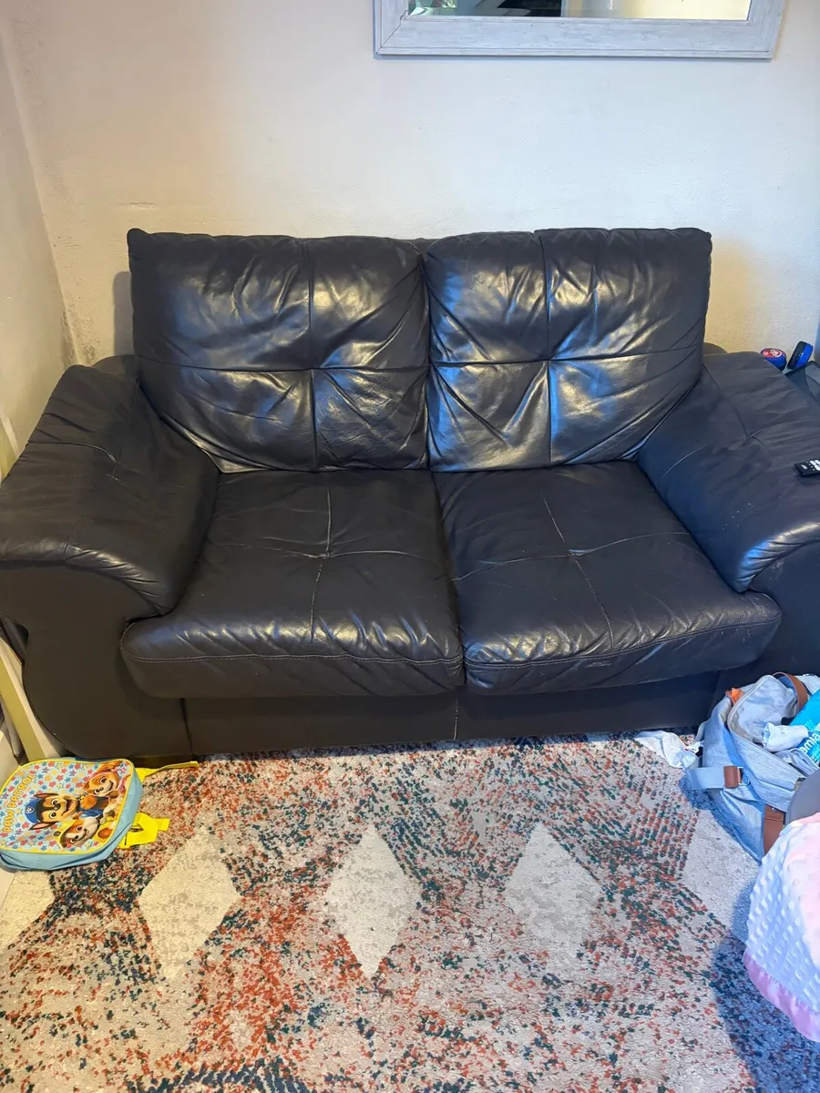2 seater couch - Image 1