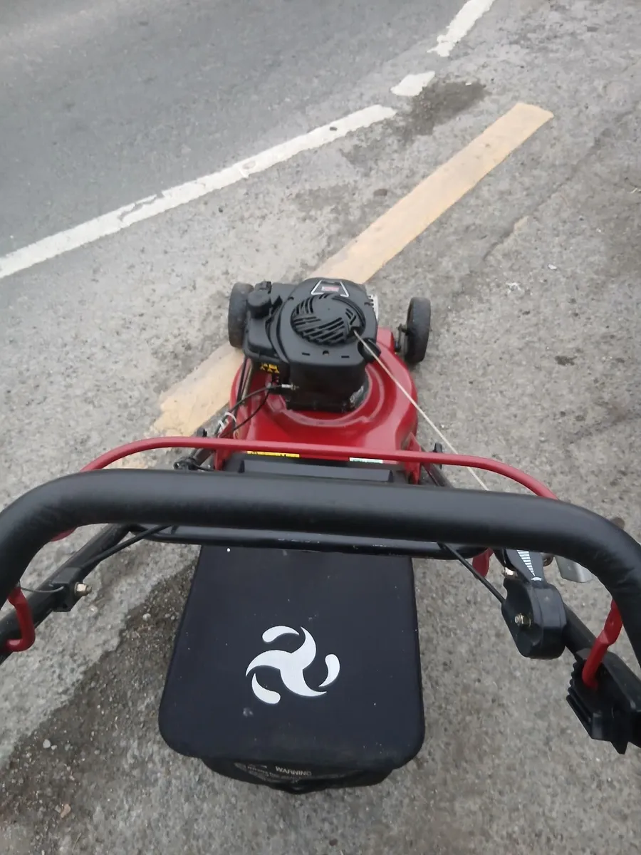 Push lawnmower working perfect priced - Image 2