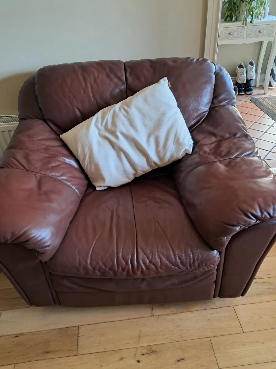 3 seater leather couch and chair quick sale  must - Image 3