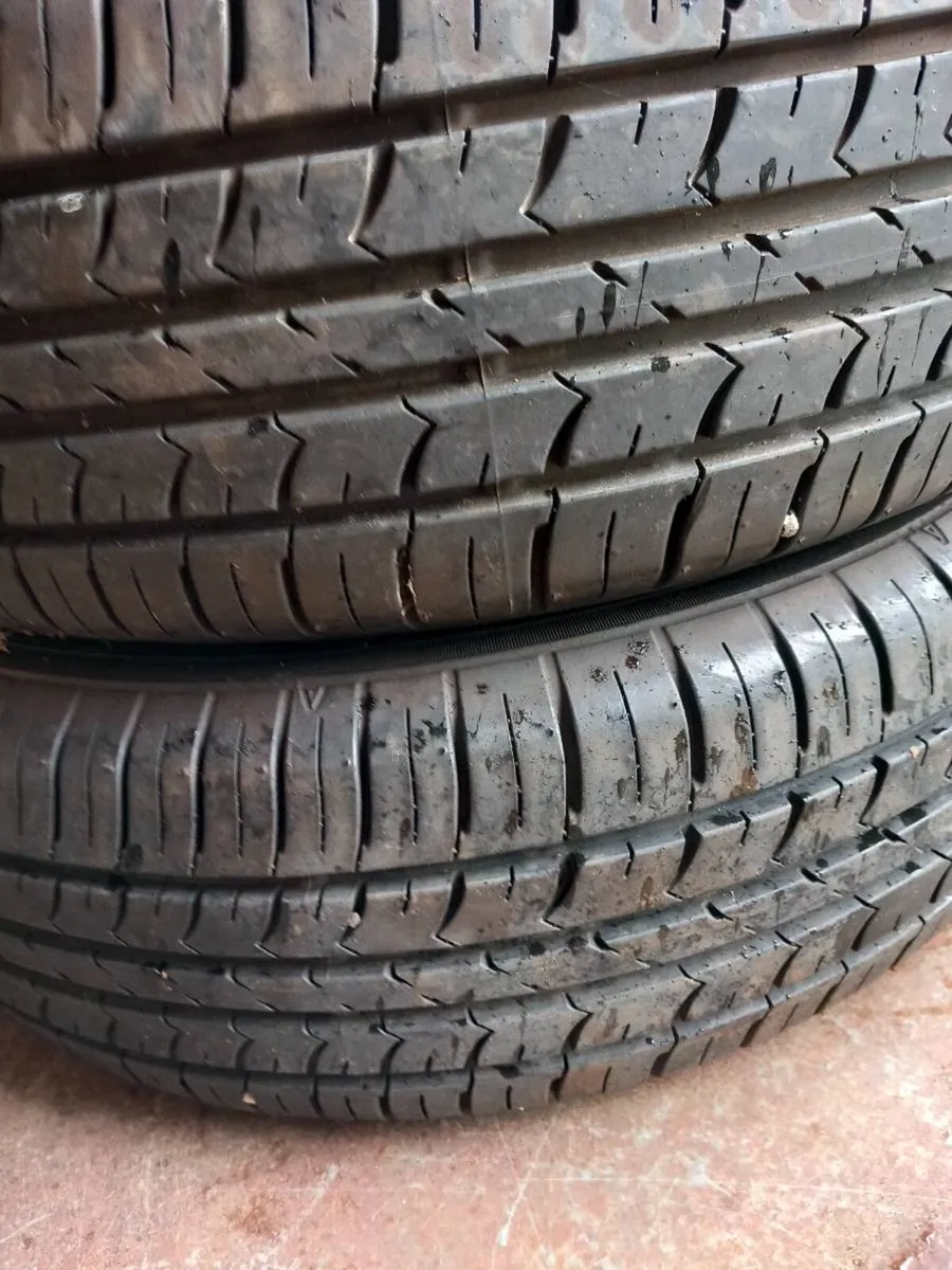 2 good year tyres, like new, - Image 4