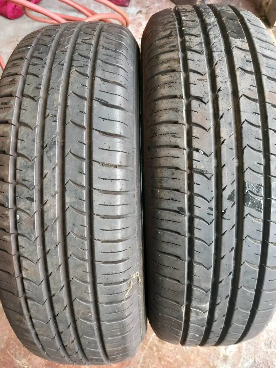 2 good year tyres, like new, - Image 1
