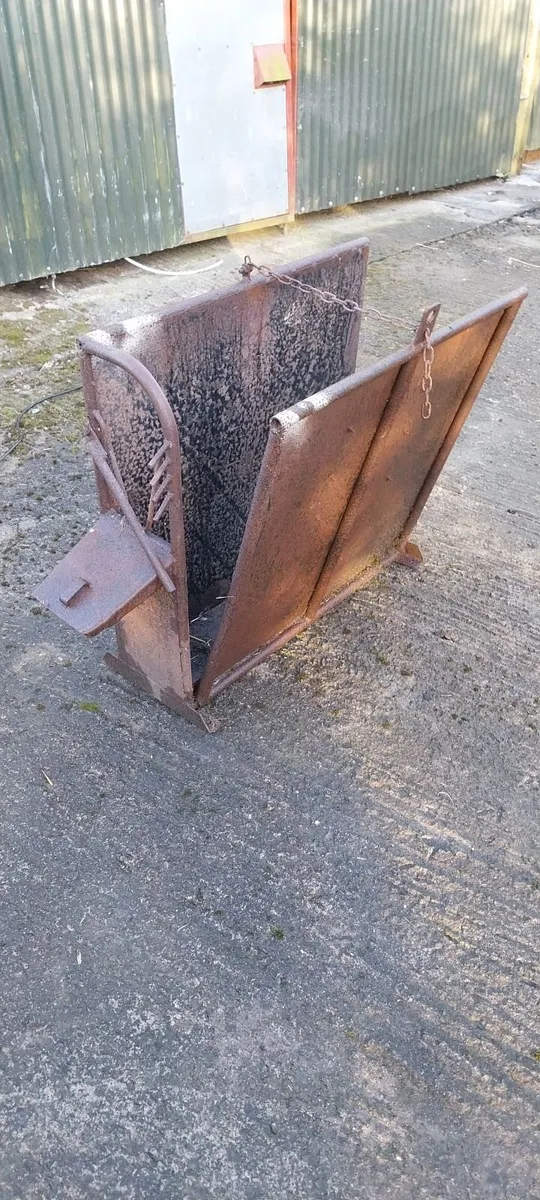 Calf crush - Image 1